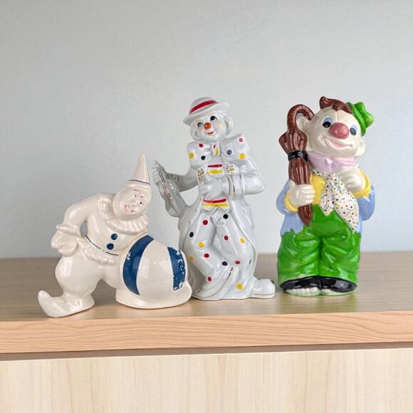Vintage Ceramic Clown Figurine Lot: Hand-Painted Retro Decor - Picture 1 of 9